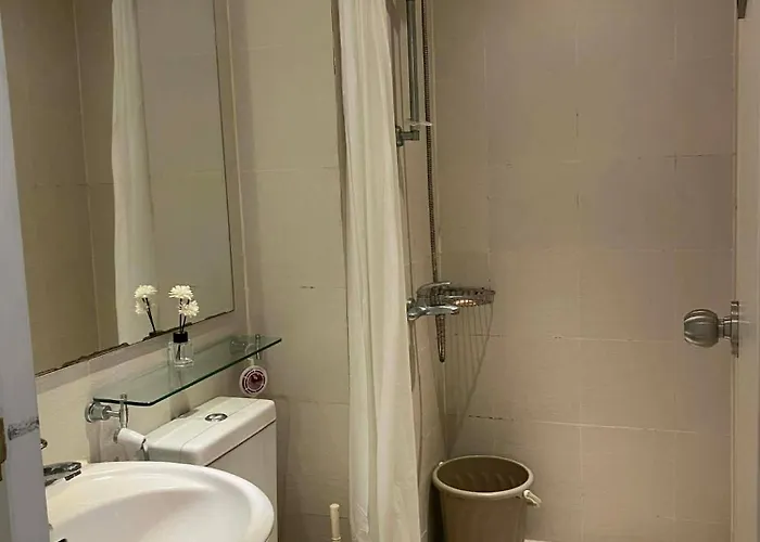 Azure Staycation Apartahotel *